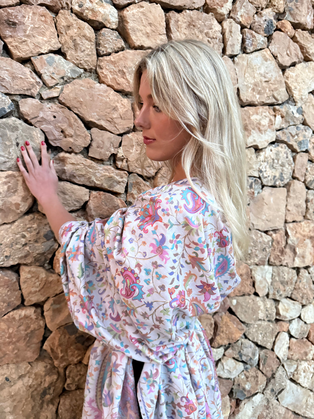 Cashmere embroidered, pastel colors