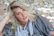 Load image into Gallery viewer, Wool degrade scarf, grey
