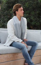 Load image into Gallery viewer, Wool degrade scarf, grey
