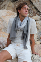 Load image into Gallery viewer, Wool degrade scarf, grey
